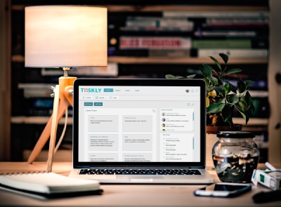 Mockup of Taskly: A Notebook standing on a table